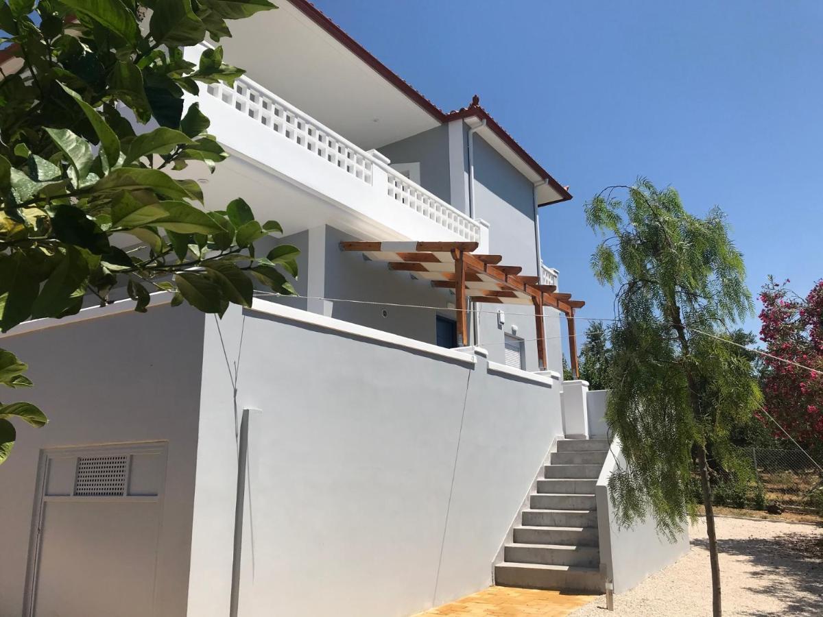 Rizes Seaside Homes Vromonérion Exterior foto